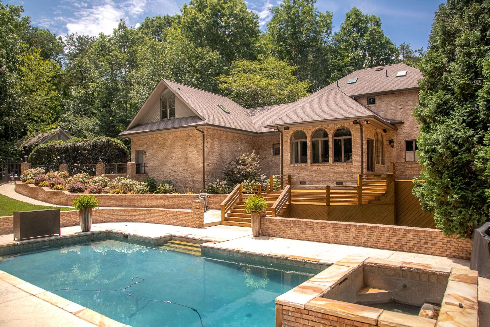 72 Cool Springs Road, Signal Mountain, TN 37377