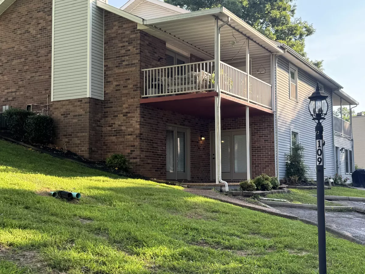 Dickson, TN 37055,109 Village Cir