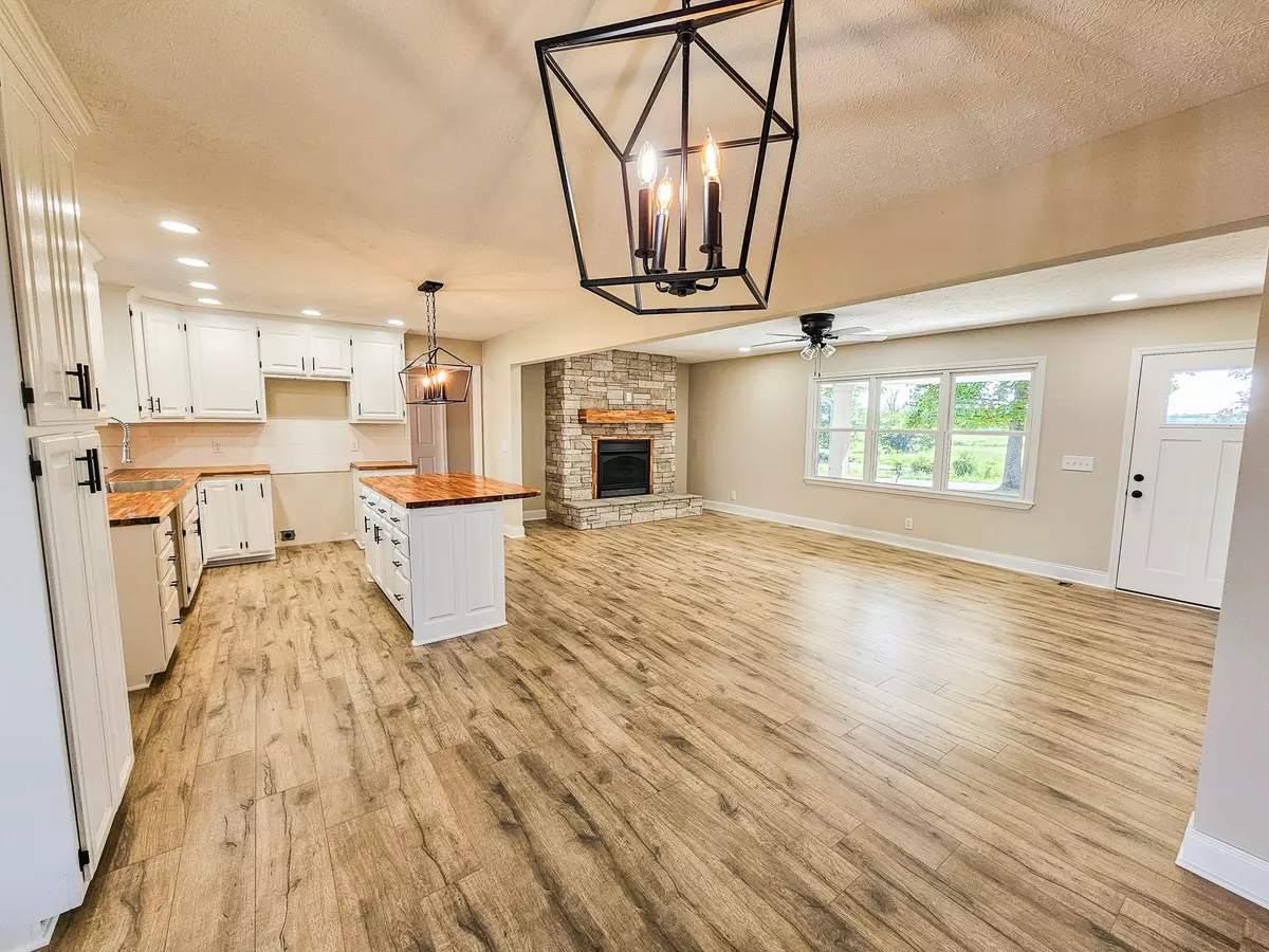 Shelbyville, TN 37160,422 Bethlehem Church Rd