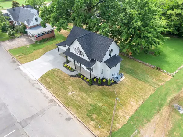 Shelbyville, TN 37160,220 Walnut St