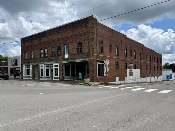 1 Public Square, Lafayette, TN 37083