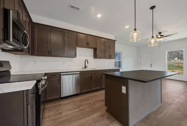 Chattanooga, TN 37404,1809 Cotton Way
