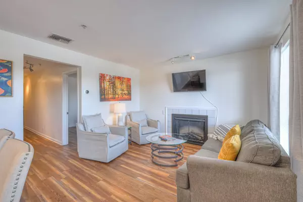 Nashville, TN 37201,910 1st Ave #N