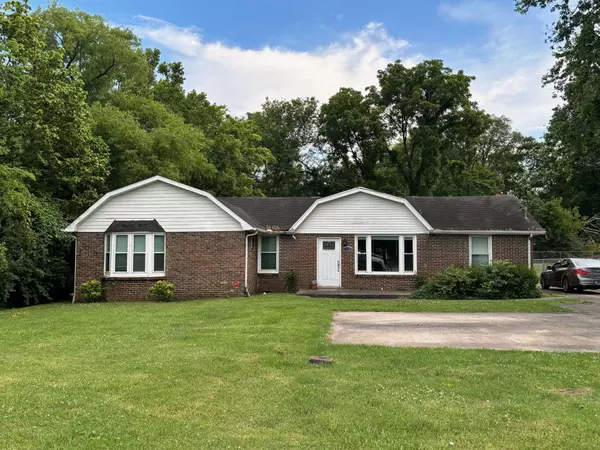 106 Donna Dr #A, Hendersonville, TN 37075