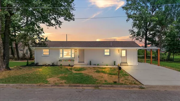 1306 Hart Ave, Lawrenceburg, TN 38464