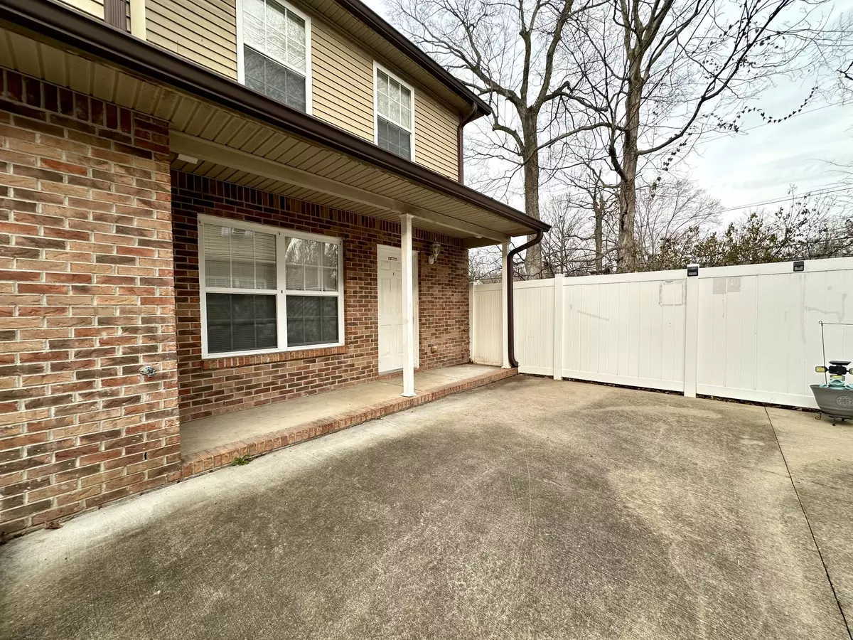 Clarksville, TN 37042,400 Condor Ct #D