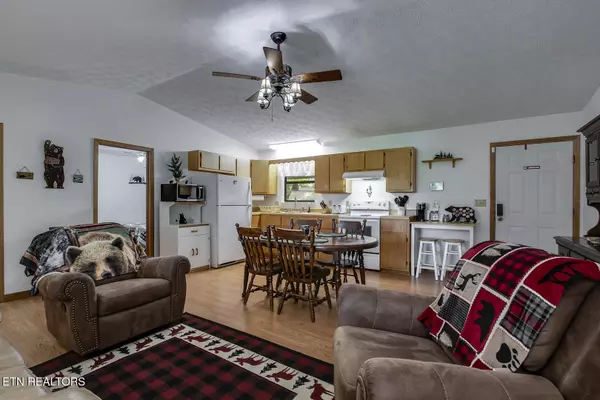 Cosby, TN 37722,275 Sub Rd