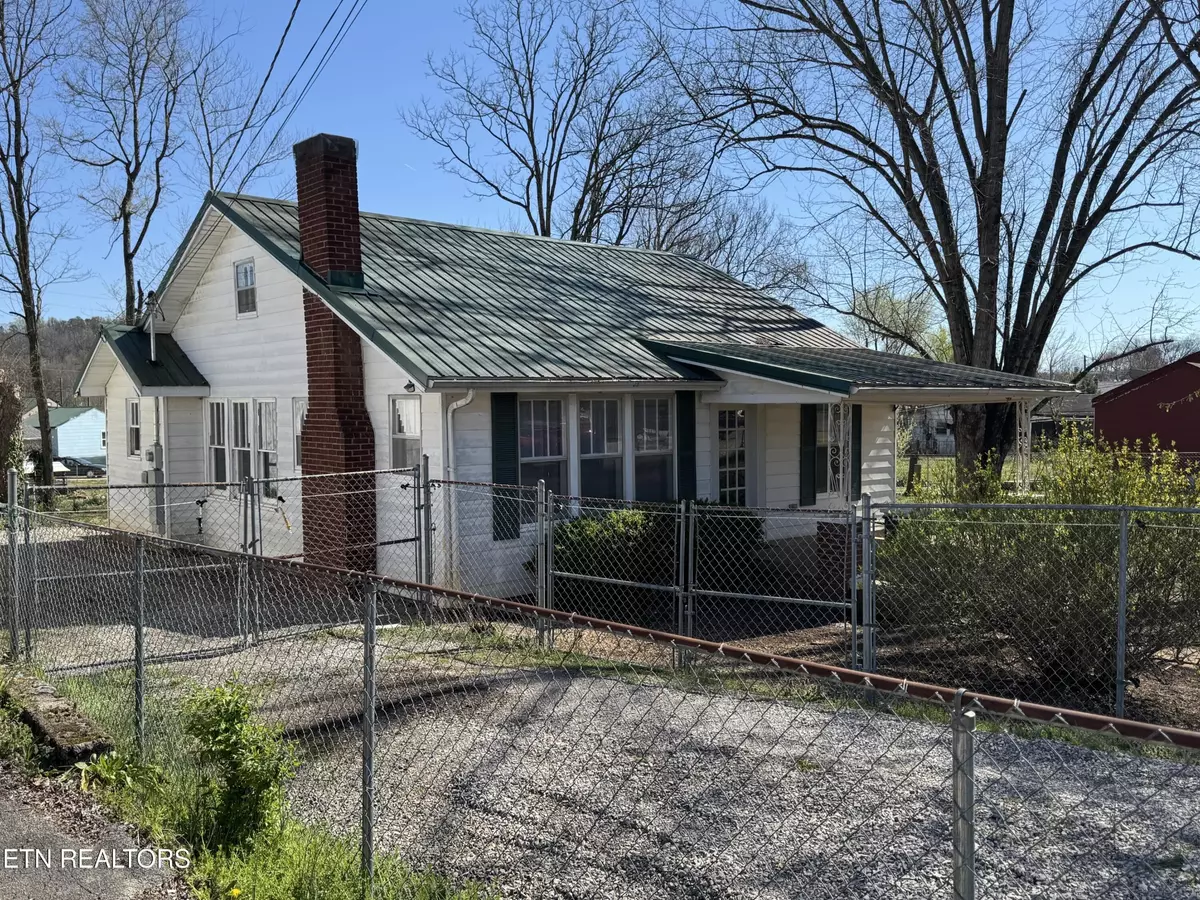 Loudon, TN 37774,931 Mulberry St