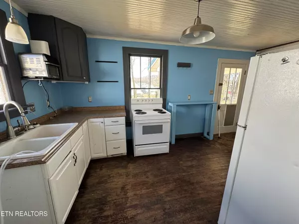 Loudon, TN 37774,931 Mulberry St