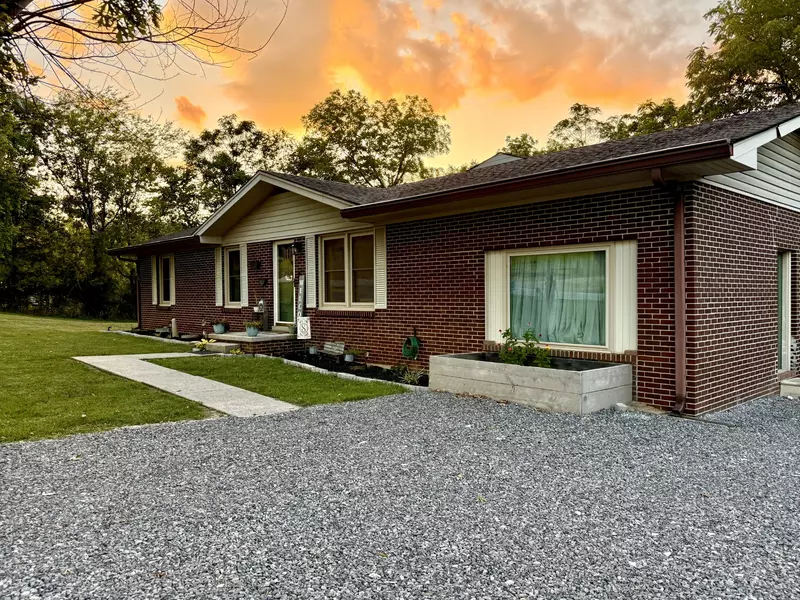 82 New Middleton Hwy, Gordonsville, TN 38563