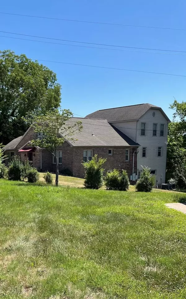 232 Church St, Dover, TN 37058