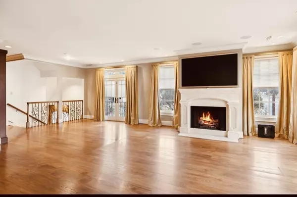 Nashville, TN 37205,102 W End Close