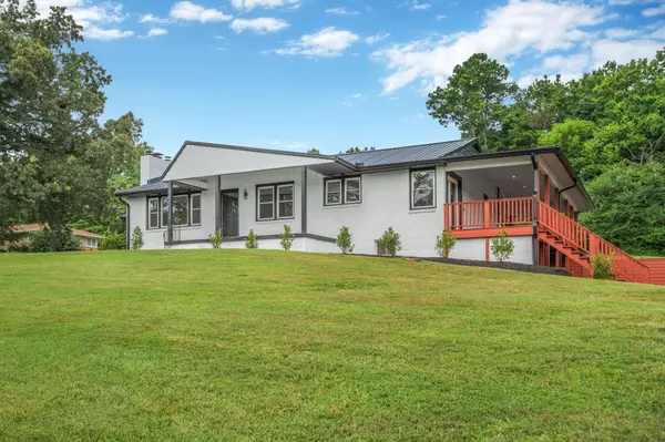 103 W Lake Cir, Dickson, TN 37055