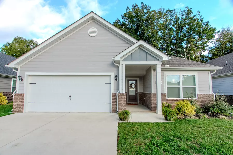 1003 Autumnwood Dr, Dickson, TN 37055