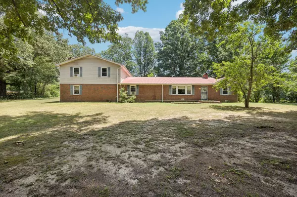 Dickson, TN 37055,109 S Hummingbird Ln