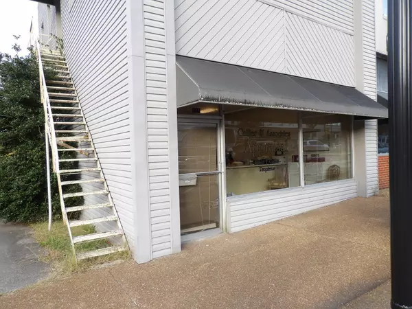 111 W Main St, Waverly, TN 37185