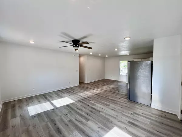 Paris, TN 38242,813 Curtis St