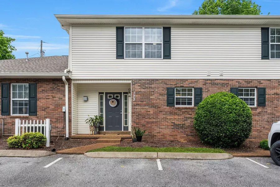 123 Eastdale Ln, Dickson, TN 37055