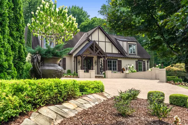 3807 Harding Pl, Nashville, TN 37215