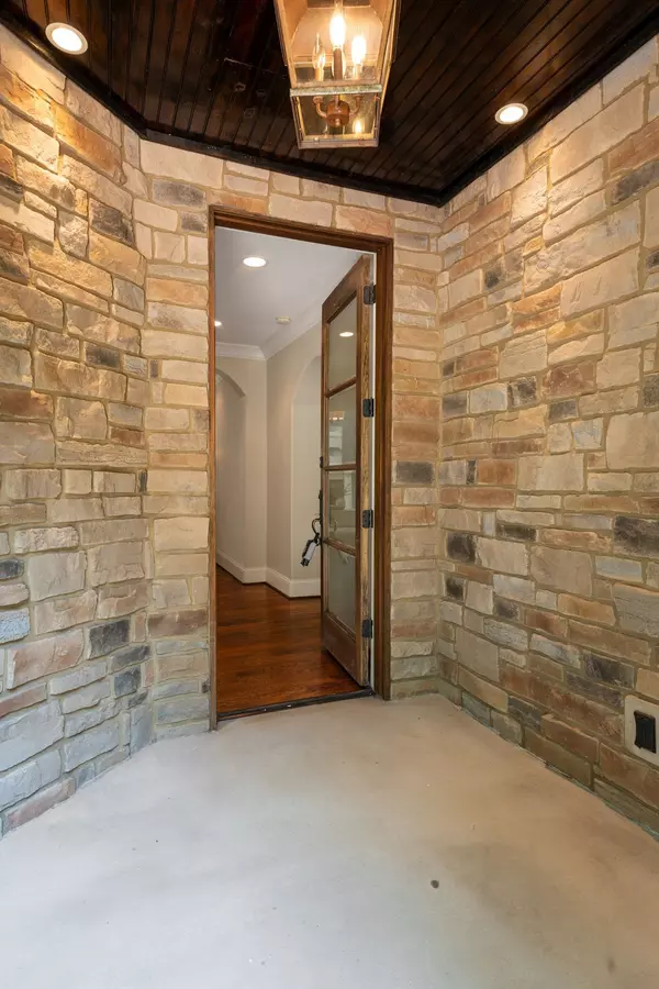 Nashville, TN 37205,504 Lynnwood Blvd