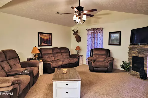 Sevierville, TN 37862,2005 Slippery Rock Circle