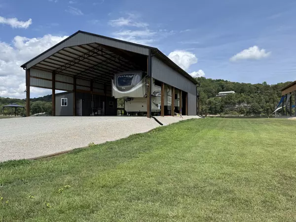 Clifton, TN 38425,188 S River Front Dr