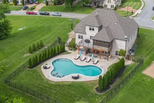 8027 Puddleduck Ln, Spring Hill, TN 37174