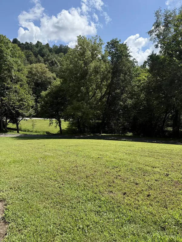 Pleasant Shade, TN 37145,6 Campbell Ln