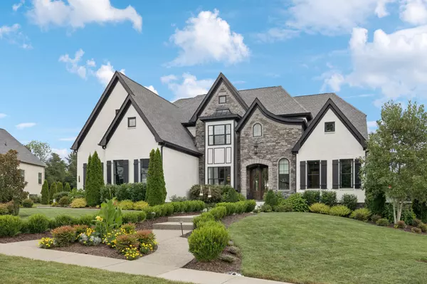 2001 Kingsbarns Dr, Nolensville, TN 37135
