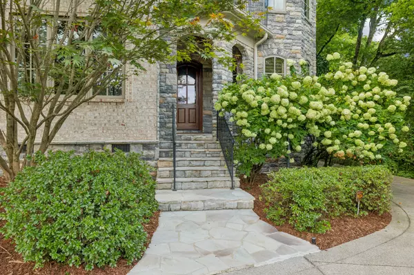 Nashville, TN 37215,2021B Overhill Dr