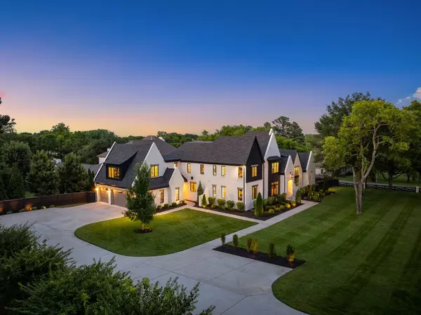 1300 Harding Pl, Nashville, TN 37215