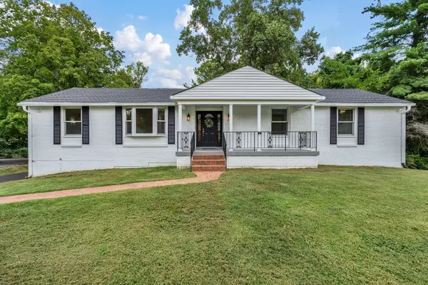 1037 Edwin Warner Dr, Nashville, TN 37205