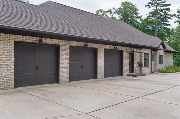 Signal Mountain, TN 37377,118 Beaten Path Road