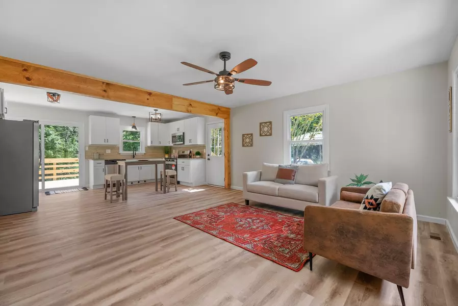 1950 Old Stewart Rd, Tennessee Ridge, TN 37178