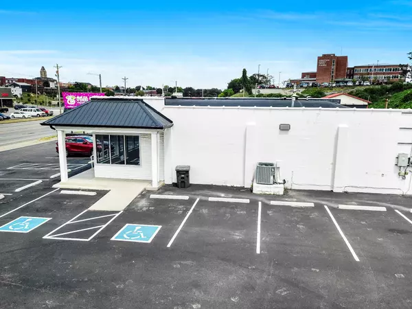 Springfield, TN 37172,806 Memorial Blvd