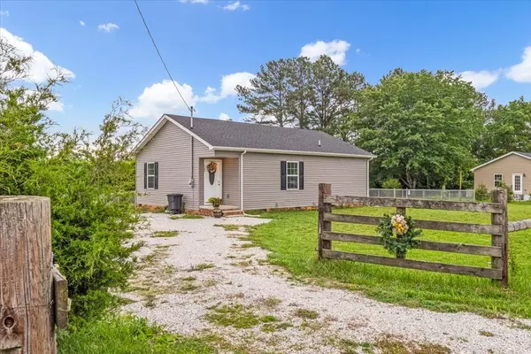 587 Mason Everette Rd, Belvidere, TN 37306