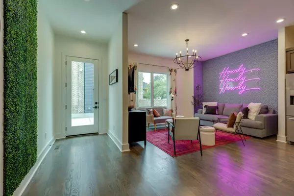 Nashville, TN 37203,3206 W End Cir #5