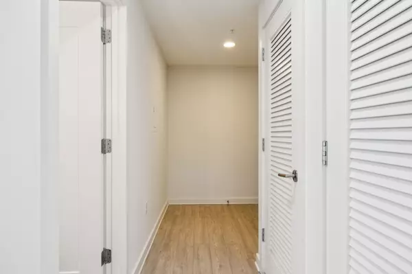 Nashville, TN 37203,1212 Laurel St #302