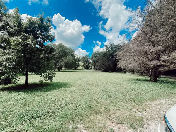 Columbia, TN 38401,1094 Theta Pike