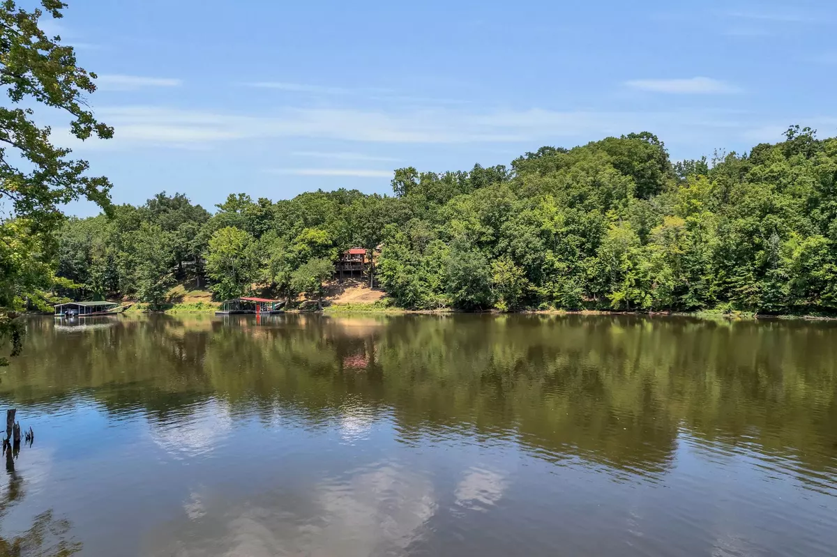 Camden, TN 38320,81 Davis N Lake Access Rd