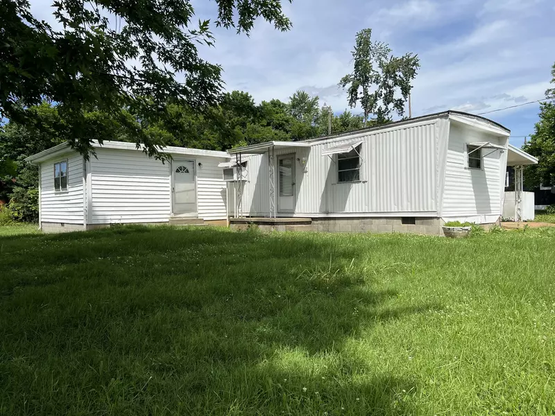 102 S Main St, Cedar Hill, TN 37032
