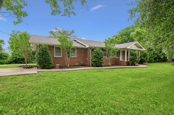 Eagleville, TN 37060,979 S Main St #S