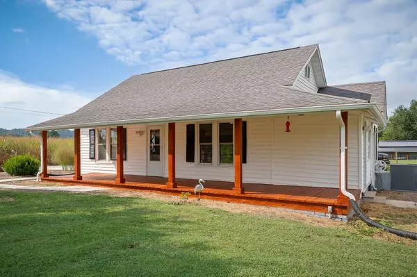 1462 Franks Ferry Rd, Sparta, TN 38583