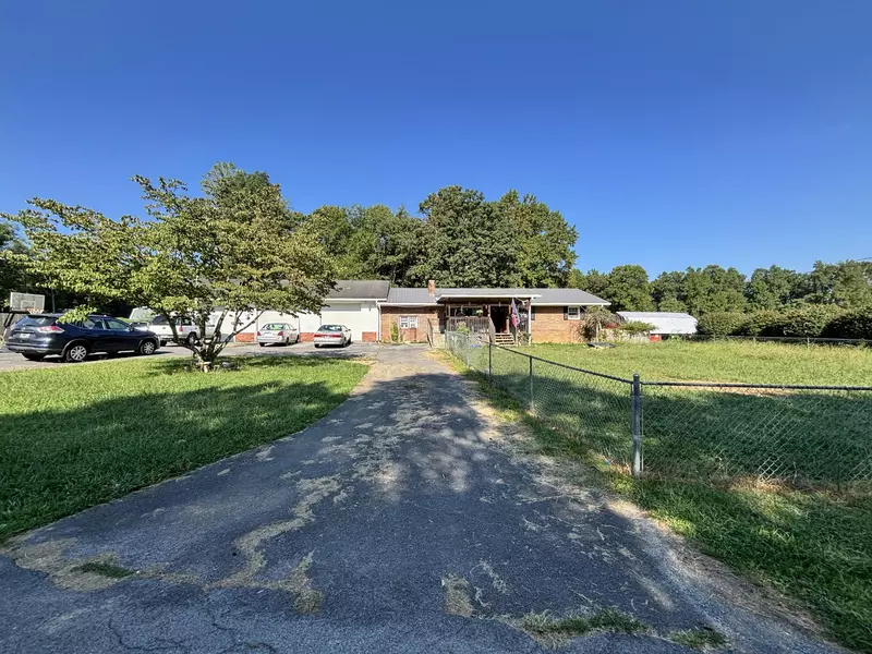 284 H Heaton RD, Elizabethton, TN 37643