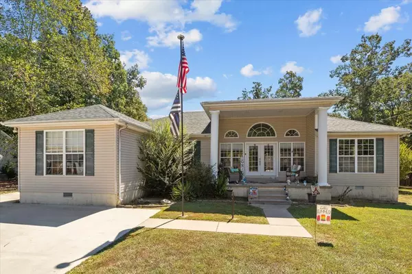 380 Station Dr, Waverly, TN 37185