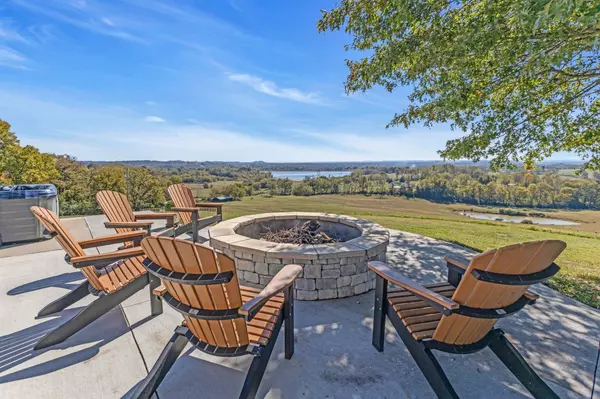 2202 Darks Mill Rd, Columbia, TN 38401