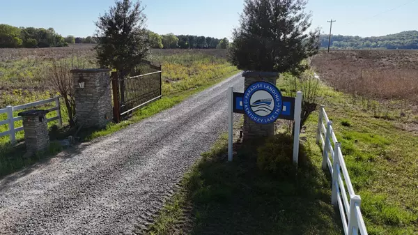 Clifton, TN 38425,2623 Hardin Bottom River Rd