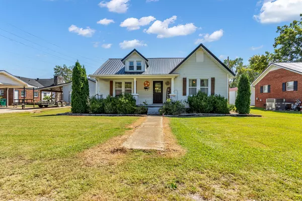 15 S Oak St, Hohenwald, TN 38462