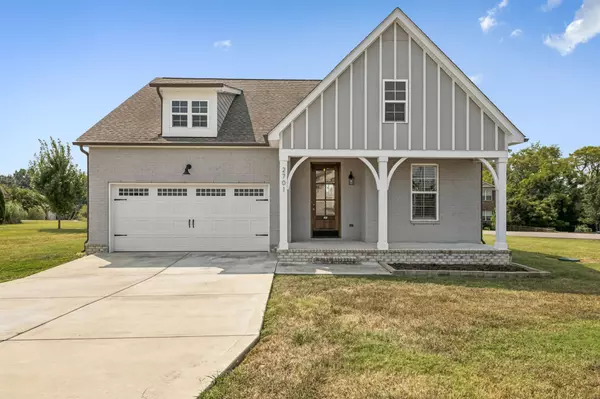2701 Rushmore Dr, Chapel Hill, TN 37034