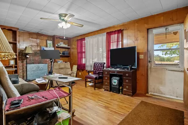 Cumberland City, TN 37050,1530 Herman Adams Rd